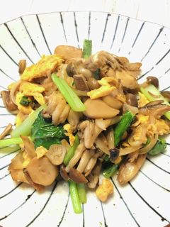 キノコと小松菜のふわふわ卵炒め-レシピのメイン写真