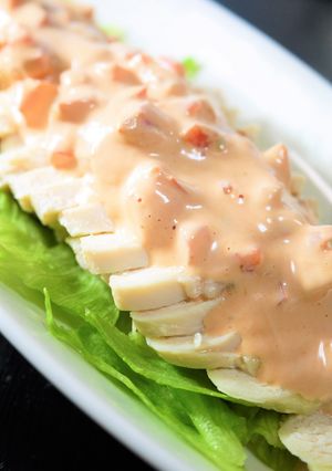 レンジ鶏胸サラダチキン☆ケチャマヨトマト-レシピのメイン写真