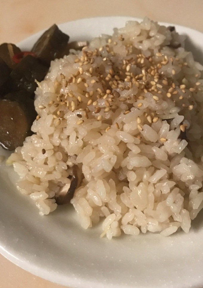 椎茸だけの炊き込みごはん-レシピのメイン写真