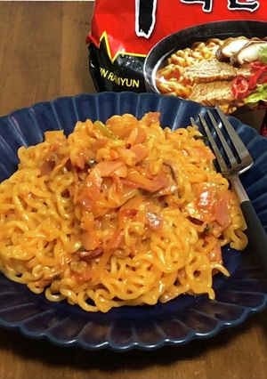 【アレンジ】ピリ辛ロゼパスタ風辛ラーメン-レシピのメイン写真