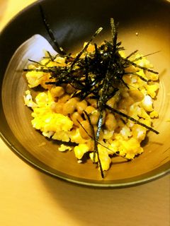 毎日の納豆●炒り玉子&刻み海苔を添えて-レシピのメイン写真