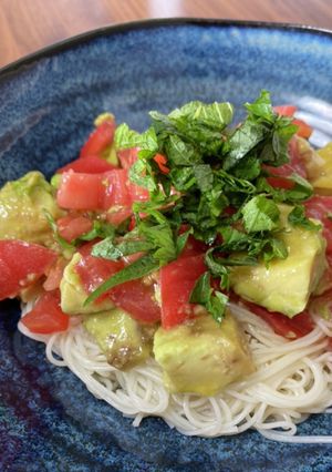 夏バテ防止！トマトとアボカドのそうめん♡-レシピのメイン写真