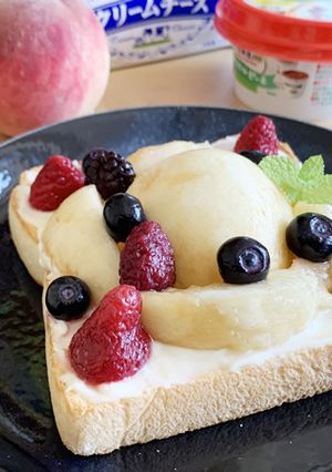 まるごと桃を使ったフルーツトースト-レシピのメイン写真