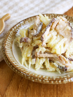 レンジ調理!じゃが芋・椎茸胡麻マヨサラダ-レシピのメイン写真