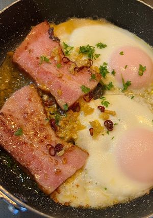 ペペロンチーノ味ベーコンエッグ-レシピのメイン写真