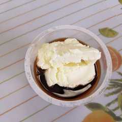 รูปของ 市販のコーヒーゼリーにミルクアイスを♡