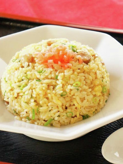 炒めないのにパラパラもち麦入りチャーハン-レシピのメイン写真