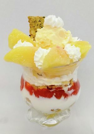 和歌山特産！あらかわの桃パフェ-レシピのメイン写真