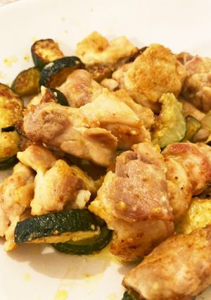 鶏肉とズッキーニのカレー風味炒め-レシピのメイン写真