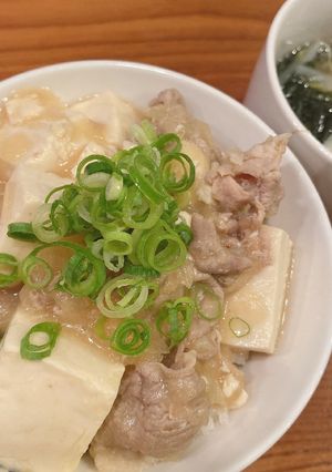 子供も大好き！豚細切れ肉で作る麻婆豆腐丼-レシピのメイン写真