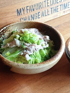 レンジで簡単!豚バラと豆苗の重ね蒸し-レシピのメイン写真