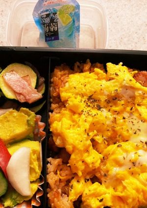 オムライスとアボカドの漬物　高校男子弁当-レシピのメイン写真