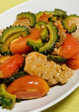 豚ヒレ肉とゴーヤーとトマトの炒め-レシピのメイン写真