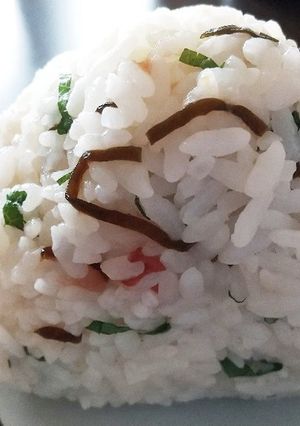 梅干しと塩昆布と大葉のおにぎり-レシピのメイン写真