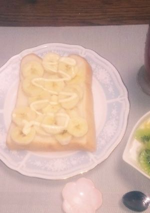 食パンにスライスバナナとマヨネーズon！-レシピのメイン写真