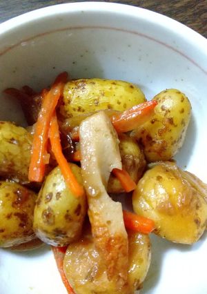 新じゃが小芋・ちくわ・にんじんの炒め煮-レシピのメイン写真