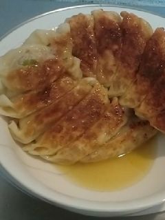 餃子を焼く(ダッチオーブンで)-レシピのメイン写真