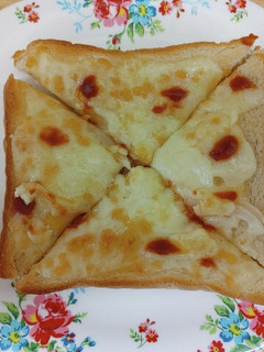 簡単で美味しい!食パンでピザ風トースト-レシピのメイン写真
