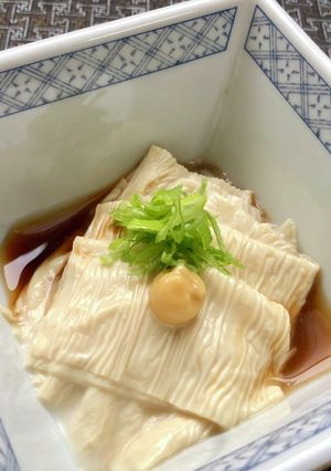 生湯葉刺身☆麺つゆ・辛子・ねぎを添えて-レシピのメイン写真