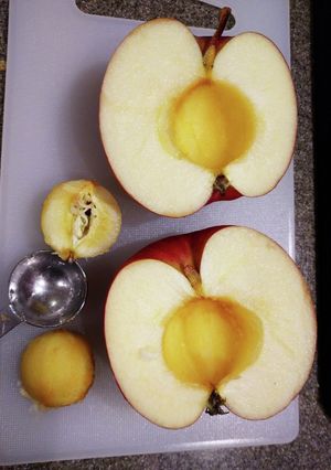 リンゴの芯の簡単な抜きかた-レシピのメイン写真