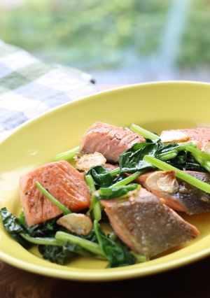 鮭とほうれん草のガリバタ醤油炒め-レシピのメイン写真