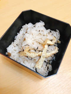 「塩辛い梅干消費」梅ひじき炊き込みご飯-レシピのメイン写真