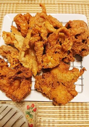 カリカリの美人揚げ鶏の皮でぇす〜♪♪♪-レシピのメイン写真