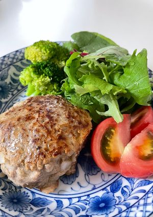 塩麹でうま味たっぷり♪ふっくらハンバーグ-レシピのメイン写真