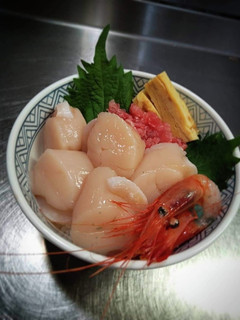 みんな好きネタ海鮮丼❨(@≧↺≦@)❩-レシピのメイン写真