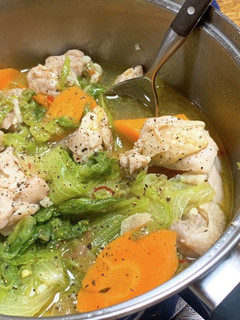 レタスと鶏ももの簡単ペペロンチーノ鍋-レシピのメイン写真