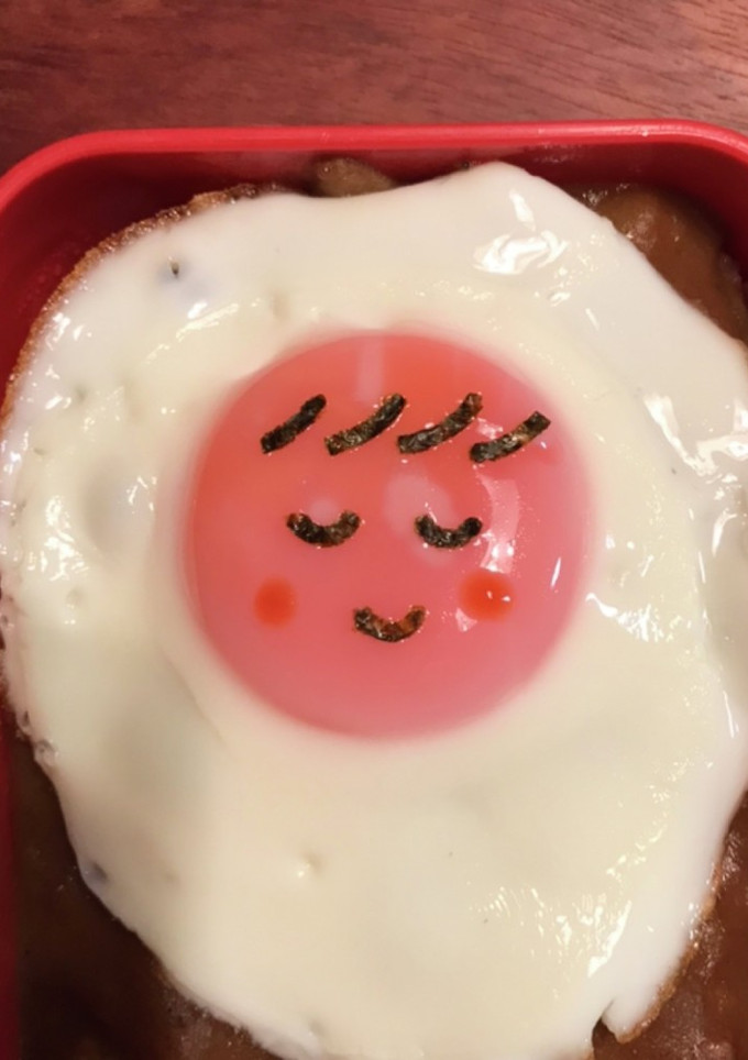 目玉焼きの中に赤ちゃん-レシピのメイン写真