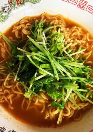 「5分」豆苗と桑葉　宮崎辛麺-レシピのメイン写真