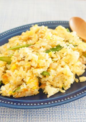 即席めん粉末スープでツナとアスパラの炒飯-レシピのメイン写真