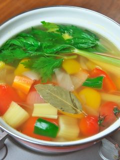 リメイク料理のベースになる「野菜スープ」-レシピのメイン写真