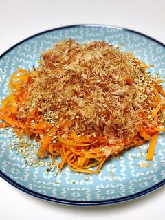 人参の塩炒め 鰹節胡麻たっぷりで!-レシピのメイン写真