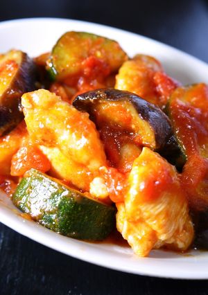 夏☆鶏むねズッキーニなすのトマト缶煮込み-レシピのメイン写真