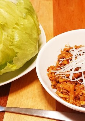 オートミールde肉味噌風のレタス巻き-レシピのメイン写真