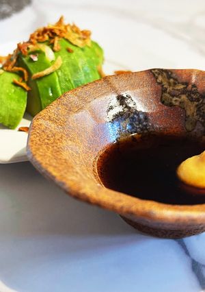 フライドオニオン乗せアボカド。辛子醤油で-レシピのメイン写真
