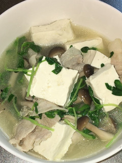 豚バラ肉と豆腐と豆苗の中華風スープ-レシピのメイン写真