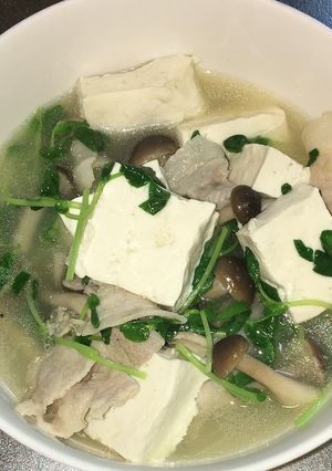 豚バラ肉と豆腐と豆苗の中華風スープ-レシピのメイン写真