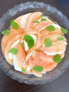 旬の贅沢!桃とモッツァレラのカプレーゼ-レシピのメイン写真