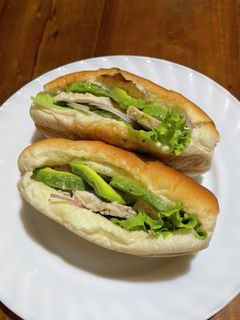 サラダチキンとアボカドのコッペパンサンド-レシピのメイン写真