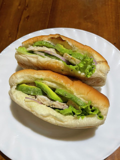 サラダチキンとアボカドのコッペパンサンド-レシピのメイン写真