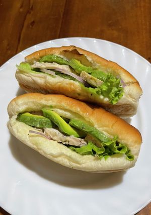 サラダチキンとアボカドのコッペパンサンド-レシピのメイン写真