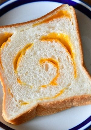 マーブルチーズの渦巻き食パン-レシピのメイン写真