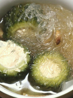 肉詰めゴーヤのタイ風スープ-レシピのメイン写真