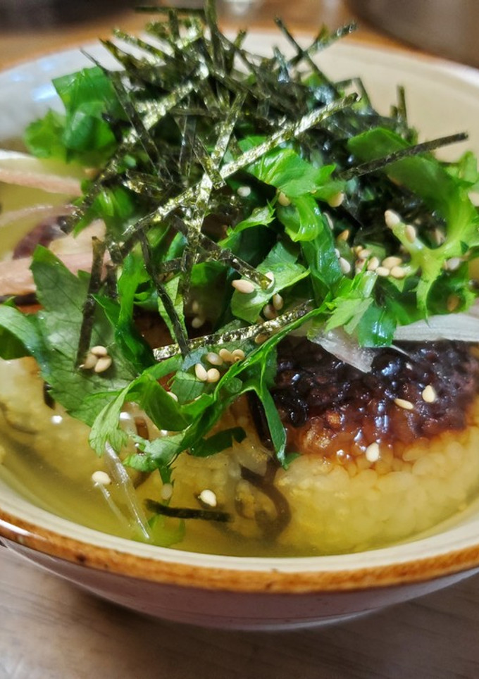 塩こんぶの焼きおにぎり茶漬け-レシピのメイン写真