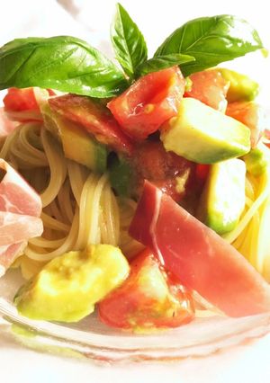 15分で絶品トマトとアボカドの冷製パスタ-レシピのメイン写真