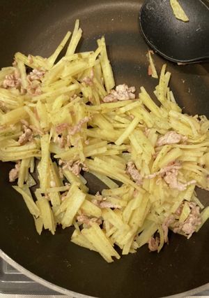 【離乳食完了期】豚肉とじゃが芋の細切炒め-レシピのメイン写真