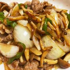 รูปของ 簡単！牛肉としめじと野菜のカレー風炒め！